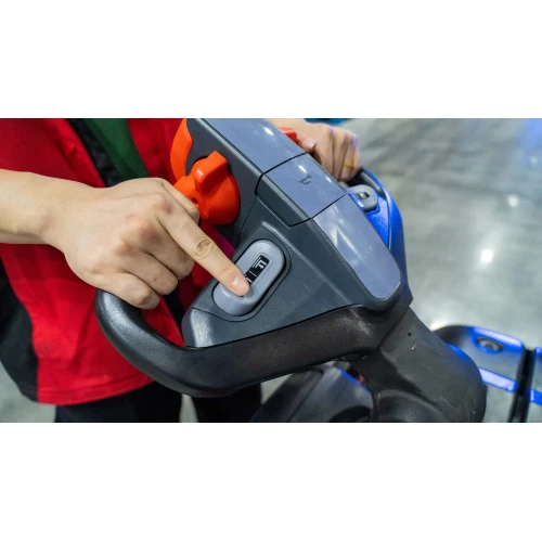 Штабелер электрический самоходный 1,6т 5,5м, RSL161 EP Equipment, с платформой, Li-ion